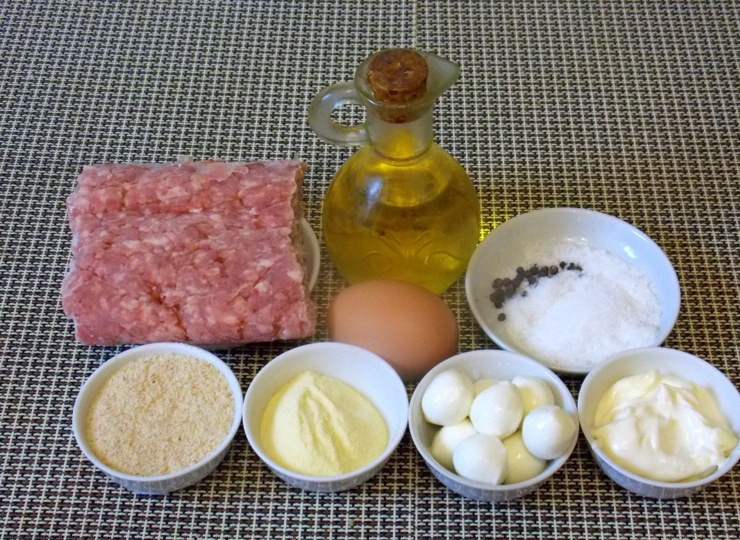 1. Этап. Котлеты Моцарелка: Подготовьте все необходимые ингредиенты.