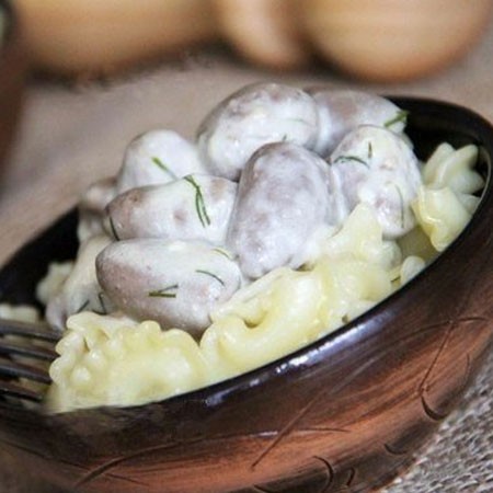 Куриные сердечки в сырном соусе 1. Этап. Куриные сердечки в сырном соусе: Подавайте вместе с соусом.