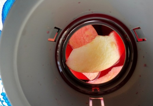 1. Этап. Чай Красная девица: 6-7 долек яблока,