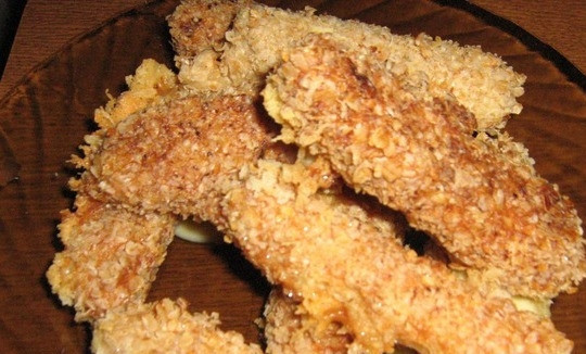 1. Этап. Cырные палочки в панировке: Готовое блюдо подавайте в тёплом виде. Хотя и в холодном палочки тоже будут хороши.