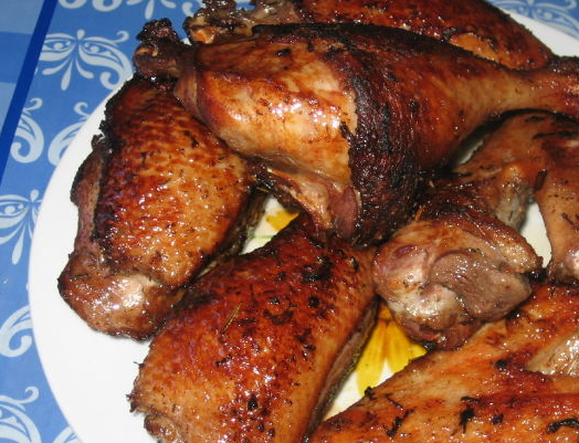 1. Этап. Тушеная утка: 2. Достаем из маринада утку, обтираем бумажными полотенцами и обжарим на растительном масле до румяности.