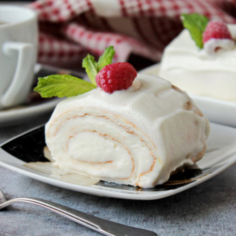 Меренговый рулет с творожным кремом
