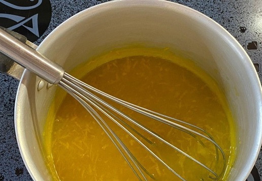 1. Этап. Закуска Оригинальная: В горячую массу добавьте цедру, перемешайте и немного остудите.