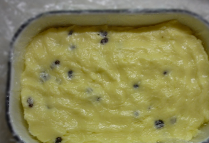 1. Этап. Конфеты Сливочная помадка: Массу разровняйте и поместите в холодильник на 3 часа.