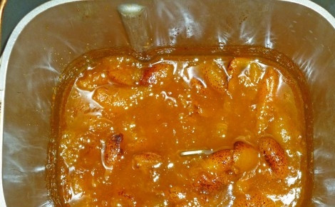 1. Этап. Варенье в хлебопечке: 5. Через отведенное время хлебопечка издаст звуковой сигнал об окончании процесса варки. Открываю хлебопечку и разливаю варенье по банкам (или переливаю его в емкость для хранения).