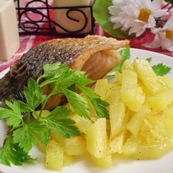 Жареная рыба с картошкой