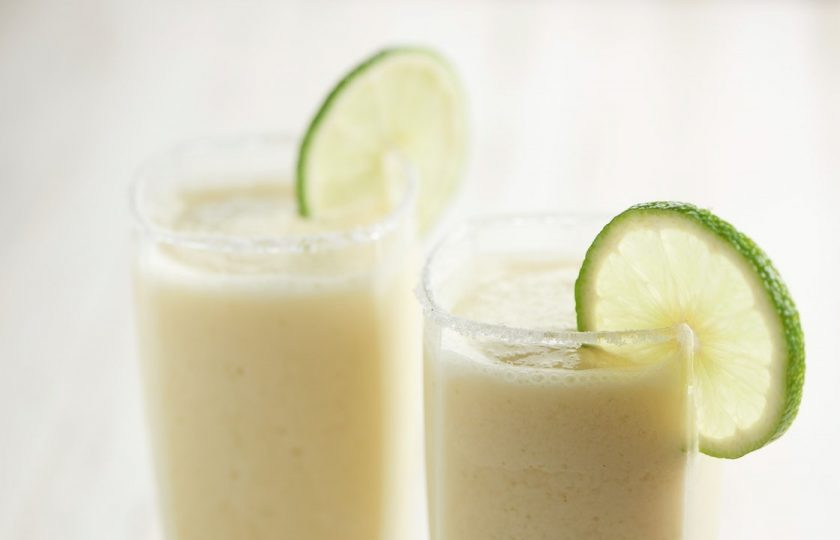 1. Этап. Смузи Маргарита: 4. Подавайте смузи в бокалах, украшенных лаймом. Наслаждайтесь!