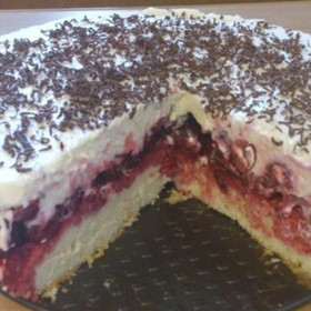Пирог с маскарпоне и вишней