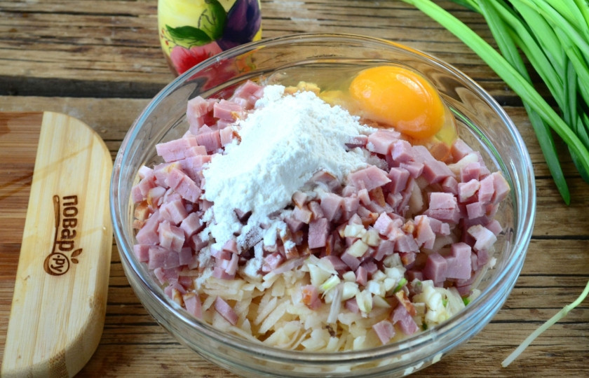 1. Этап. Цмунда: Добавьте яйца, муку, пиво, соль, перец, выдавите чеснок.