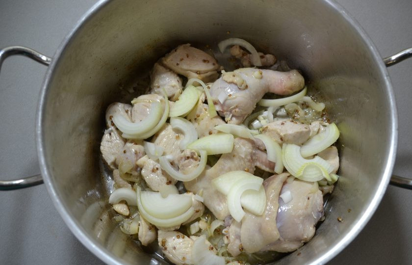 1. Этап. Думляма: Выложите снова слой лука.