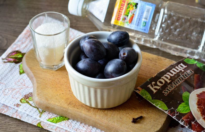 1. Этап. Маринованная слива Венгерка: Подготовьте ингредиенты для приготовления вкусной маринованной сливы 