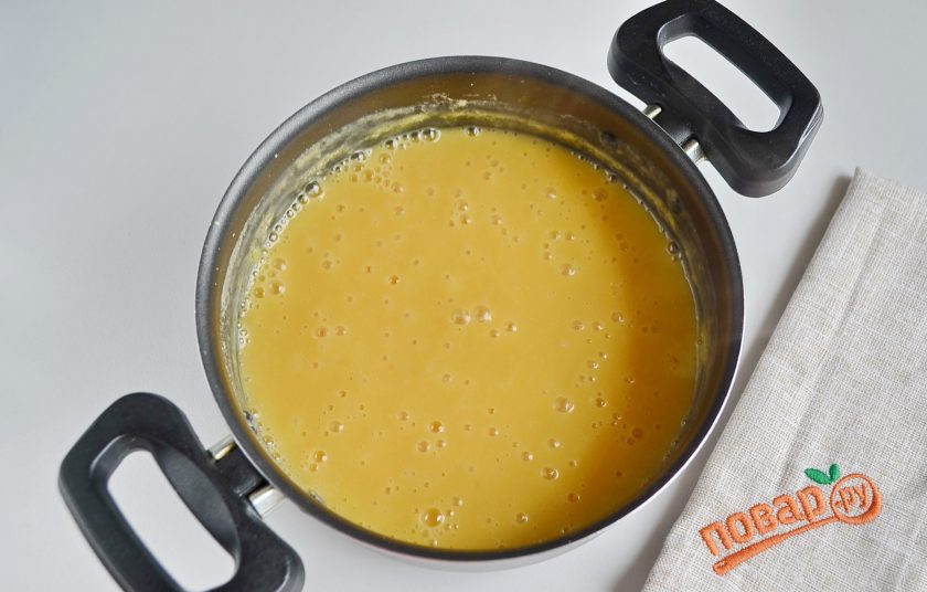 1. Этап. Гороховые блины с луком: 5. Масса должна получиться гладкой и однородной, не слишком густой. Остудите немного пюре.