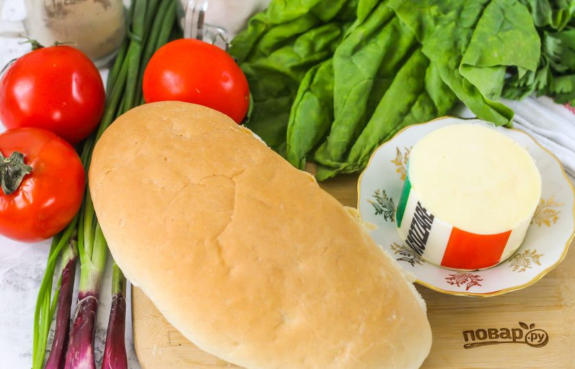 1. Этап. Панини с помидорами и моцареллой: Подготовьте указанные ингредиенты.