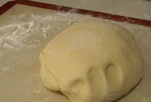 1. Этап. Тортик Mинутка: Из этих ингредиентов замешиваем тесто, но должно получиться мягким и эластичным.