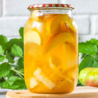 Компот из яблок, груш и слив