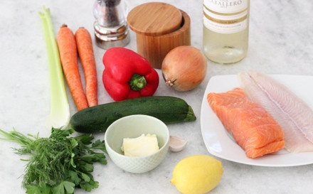 1. Этап. Рыба в духовке с овощами: 1. Вот такой аппетитный набор ингредиентов вам потребуется, чтобы повторить рецепт на своей кухне.