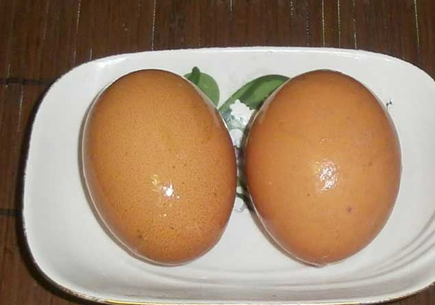 1. Этап. Холодец из утки: Яйца отварите.