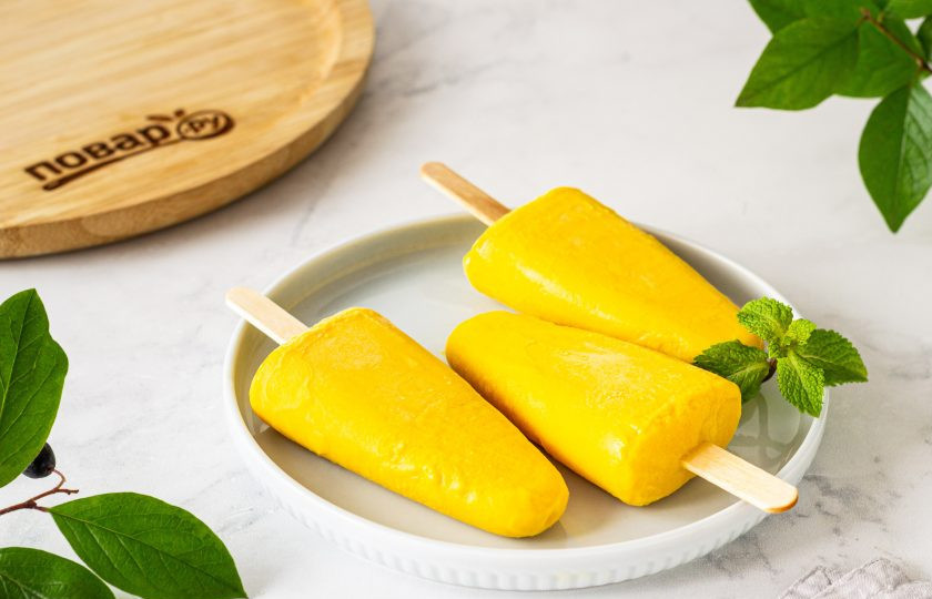 1. Этап. Морковное мороженое: Чтобы извлечь мороженое из формочек, опустите его на минутку в горячую воду. Морковное мороженое готово, приятного вам аппетита!