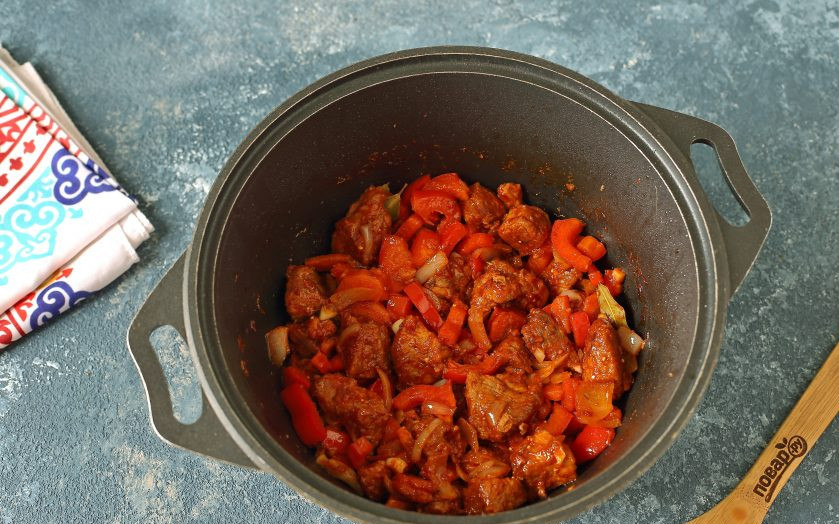 1. Этап. Лагман по-казахски: Готовьте все вместе еще пару минут.