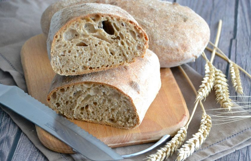 1. Этап. Чиабатта из цельнозерновой муки: Ну а теперь пришло время наслаждаться вкусной и полезной чиабатой, ароматной, с хрустящей корочкой и пористым мякишем.