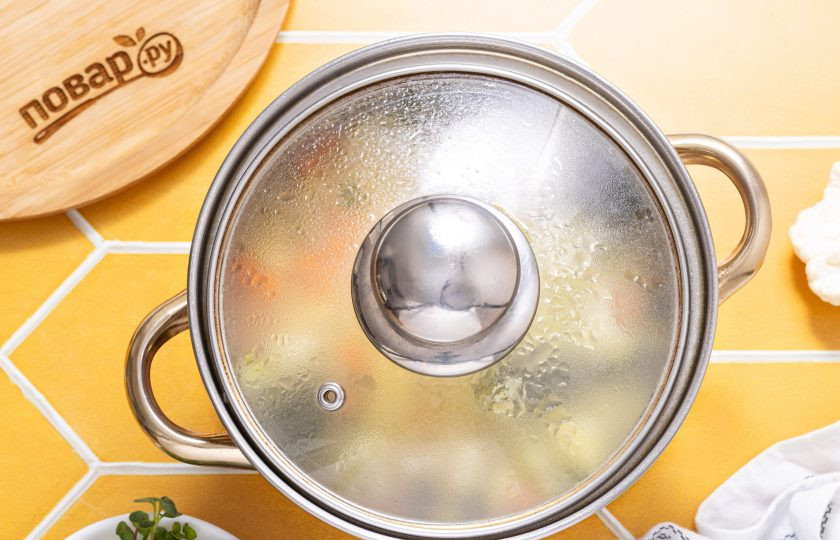 1. Этап. Детский супчик от 1 года: После накройте крышкой и дайте супу настояться еще 10 минут.