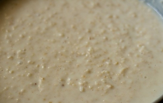 1. Этап. Каша из геркулеса: Постепенно овсяная каша будет становиться гуще.