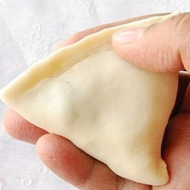 1. Этап. Самса: 14. Зажмите края 