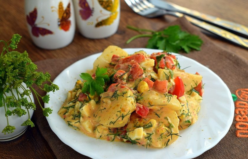 1. Этап. Пряный картофельный салат с укропом: Смешайте все ингредиенты, посолите и поперчите по вкусу. Приятного аппетита!