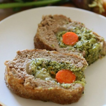 Мясной рулет с брокколи