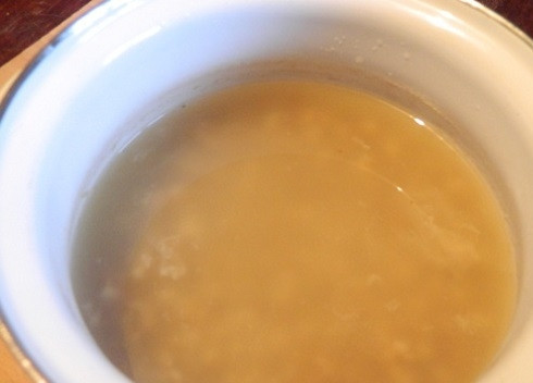 1. Этап. Бидай коже: Когда пшеница уже готова, добавим соль и сахар. Если решили добавить изюм или курагу, тоже добавим. И пусть покипит еще минут 5-10.