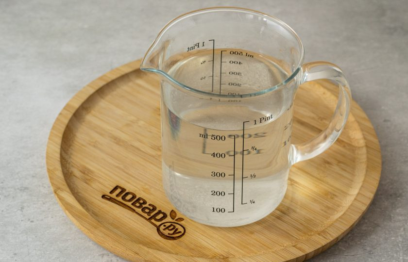 1. Этап. Армянские соленья: В воде комнатной температуры размешайте соль.