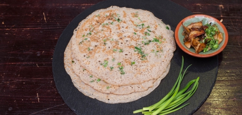 1. Этап. Гречишные блины постные: 3. Обжарим с двух сторон каждый блин - и вот все готово! Подаем свеженькими и горяченькими!