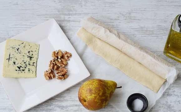 1. Этап. Пицца с грушами и сыром: 1. Подготовьте все необходимые продукты.