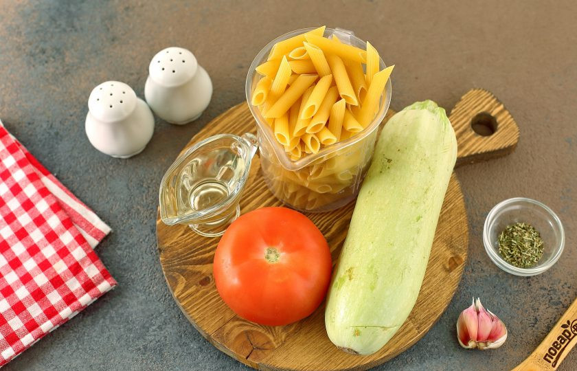 1. Этап. Пенне с цукини: Подготовьте все ингредиенты.