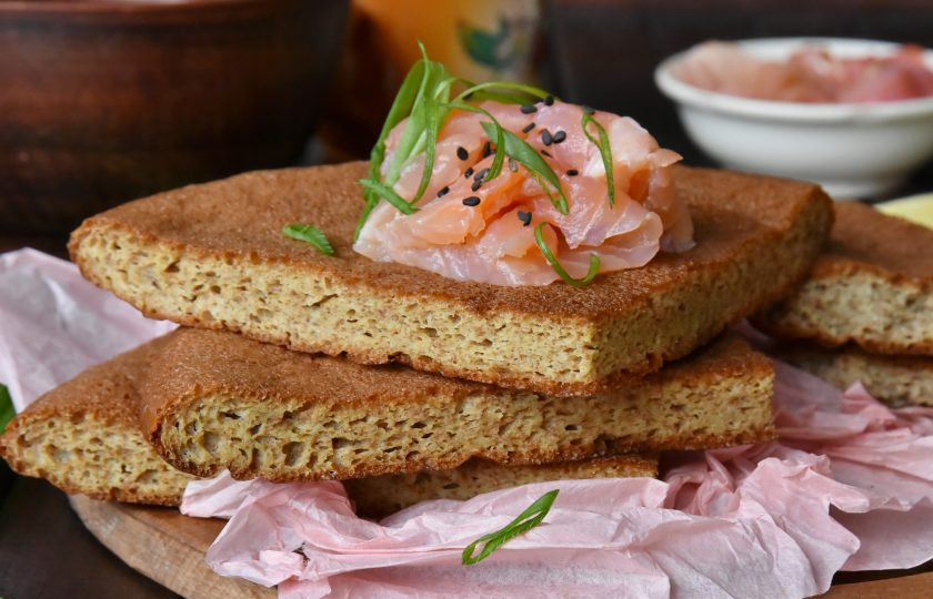 1. Этап. Лепешка без муки на сковороде: Лепешка получается мягкой, пористой и влажной.