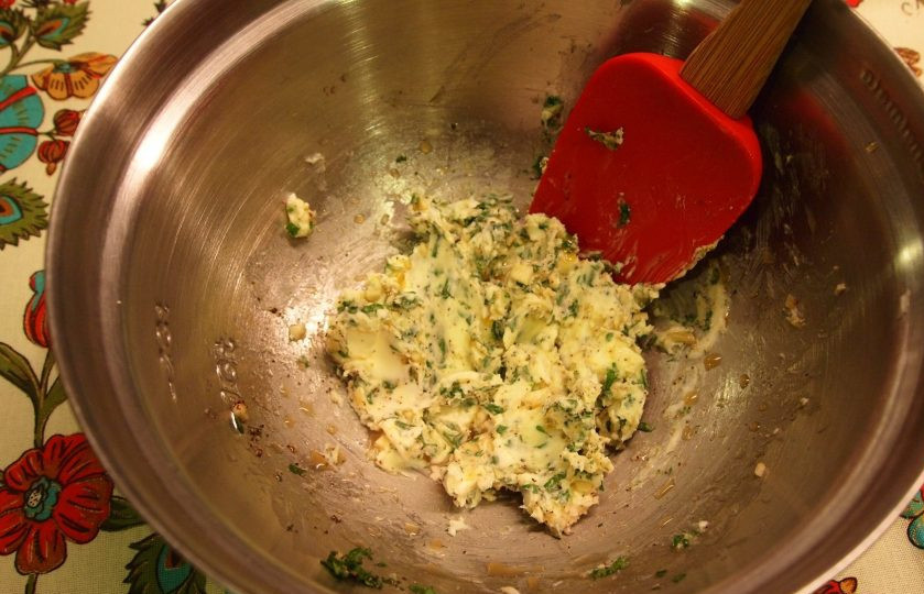 1. Этап. Самые ленивые Котлеты по-киевски: 2. Перемешайте.