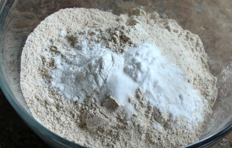 1. Этап. Пирог из пшенной каши: 2. Смешайте муку, разрыхлитель, соду, соль.