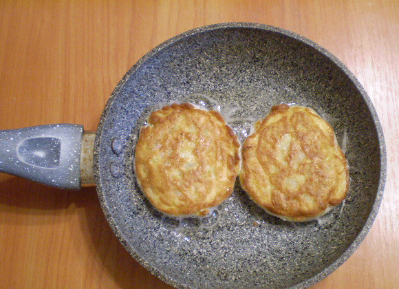 1. Этап. Цыбульники львовские: 8. Жарим на другой стороне.