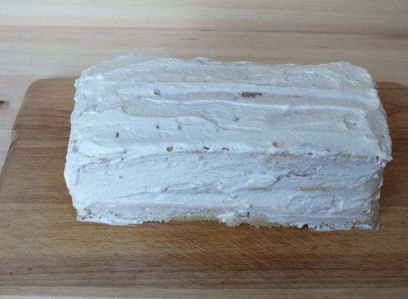 1. Этап. Торт Семистаканник: Повторите действие с оставшимися двумя коржами.