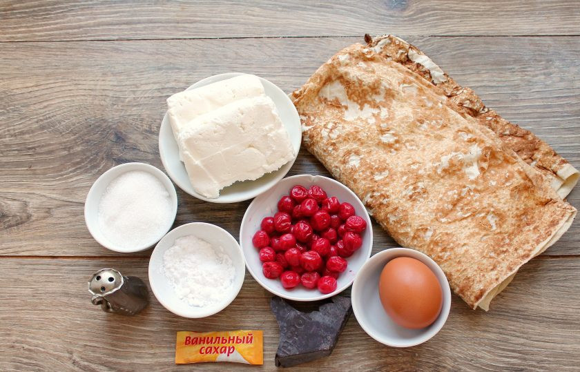 1. Этап. Рулет из лаваша с творогом и вишней: Подготовьте все необходимые ингредиенты для приготовления рулета из лаваша с творогом и вишней. Если вишня не свежая, обязательно разморозьте ее и дайте стечь соку.