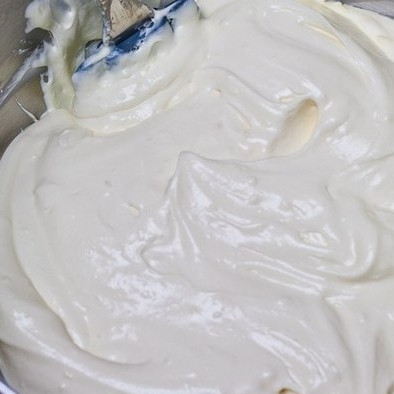 1. Этап. Чизкейк с ежевикой, малиной и гранатом: Получается вот такая красивая сливочная начинка для чизкейка.