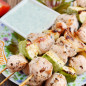 Куриный шашлык по-гречески с соусом