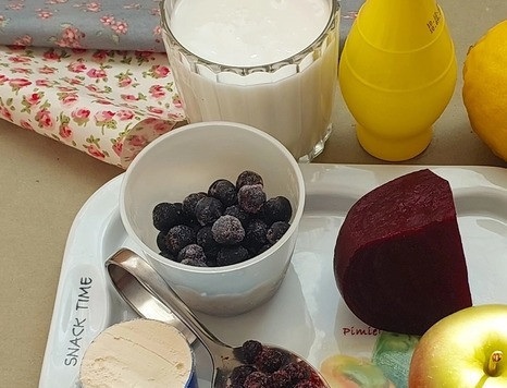 1. Этап. Свекольный смузи Черноплодка: Ингредиенты просты и доступны. Арония замороженная. Лимонный сок можно использовать как концентрированный, так и свежевыжатый. Черника - ингредиент необязательный.