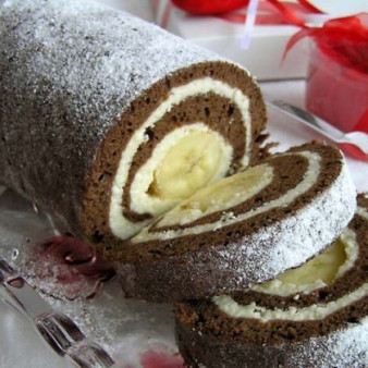 Шоколадный рулет с бананом