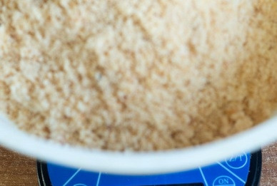 1. Этап. Пеммикан: Перемалываем сухое мясо на кофемолке до состояния порошка.