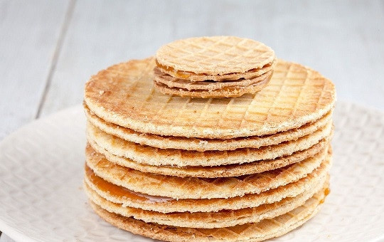 1. Этап. Вафельные коржи для торта: 5. Вот и все, вафельные коржи для торта готовы. Останется только перемазать их выбранным кремом и дать настояться пару часов перед подачей. Приятного чаепития!