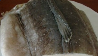 1. Этап. Рыба дори жареная: Свежую рыбу вымойте, выпотрошите и почистите. Обрежьте плавники и голову. Будьте аккуратны, ведь рыба дори очень нежная, целостность ее филе можно легко повредить.