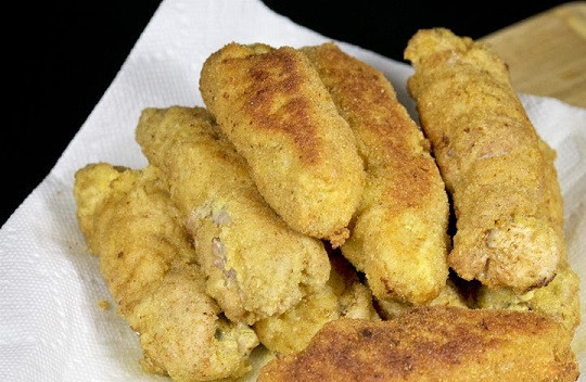 1. Этап. Рулетики мясные с разной начинкой: 18. Перед подачей выложите на бумажное полотенце, чтобы убрать излишки масла. Приятного аппетита!