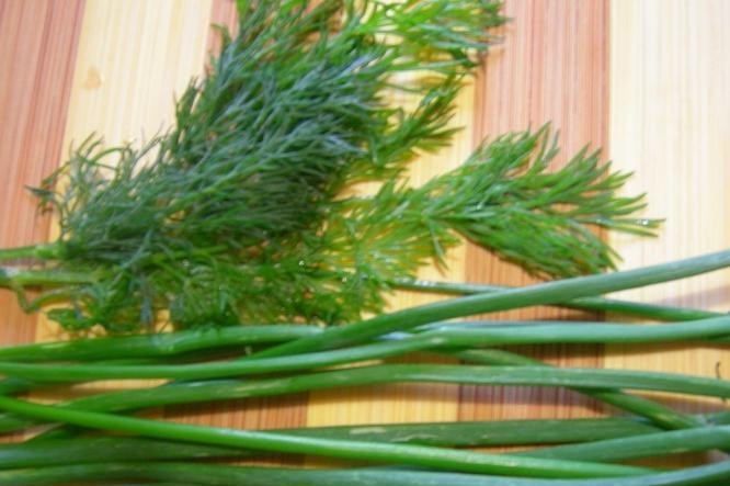 1. Этап. Шурпа по-домашнему: Зелень мелко порезать.