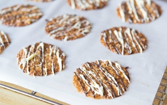 1. Этап. Флорентийское кружевное печенье: Когда шоколадная глазурь застынет, пробуйте и наслаждайтесь!